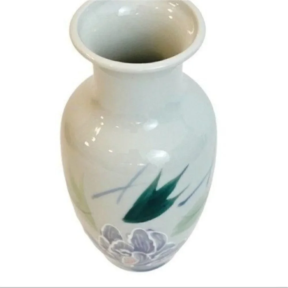 Porcelain Pottery Iris Floral Vase Made in Japan raised white paint outline 6”